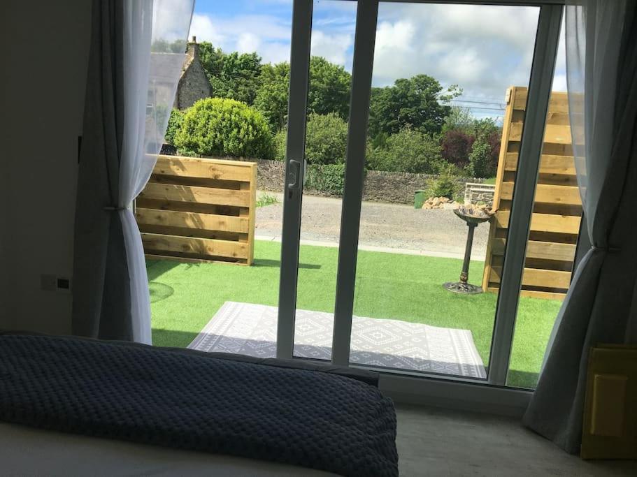 Ferienwohnung Adorable Private Couples Retreat With Hot Tub Llanfechell Exterior foto